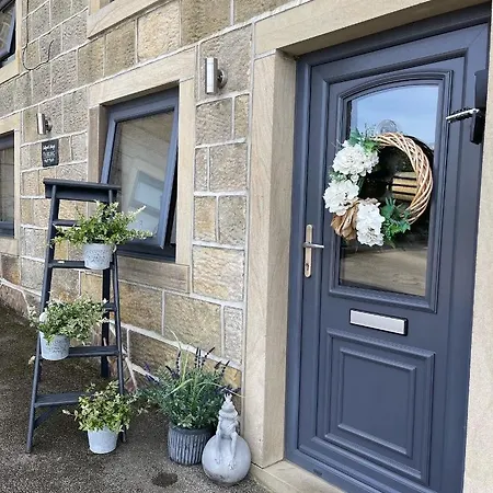 Nyaraló Saltpot Cottage, Cowling- A Unique Yorkshire Cowling